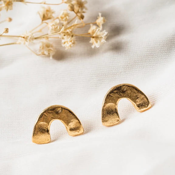 Tilly Doro Arc Studs: Gold