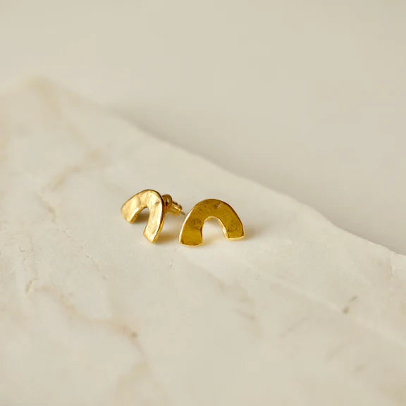 Tilly Doro Arc Studs: Gold